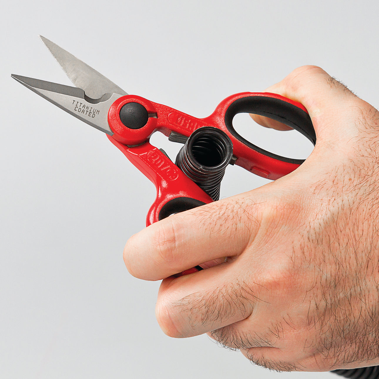 207 C - Ciseaux pour électriciens - lames en acier - Usag - U02070004 207 C - Ciseaux pour électriciens - lames en acier - Usag - U02070004